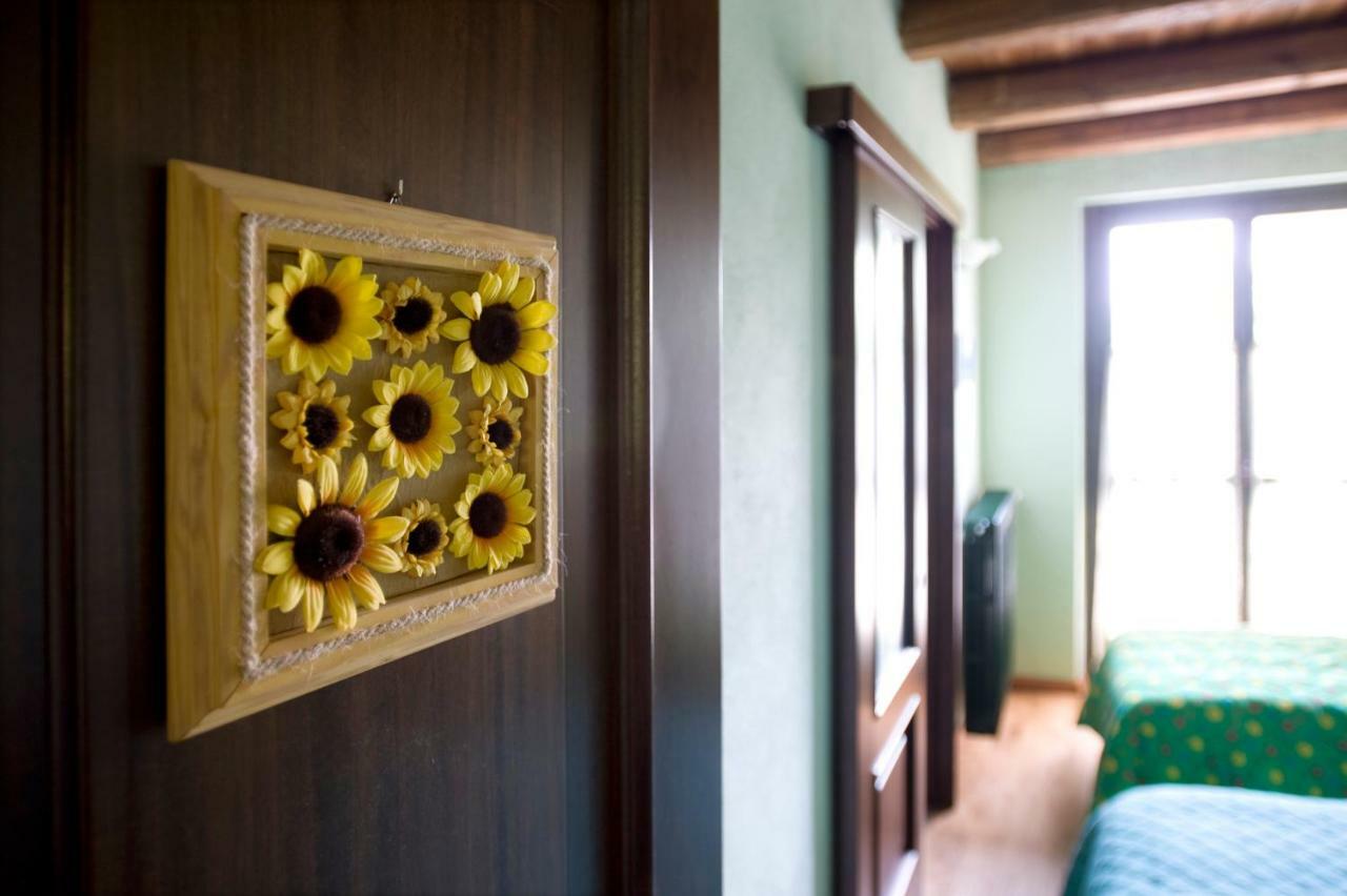 Cascina Il Ginepro Guest House Sinio Екстериор снимка
